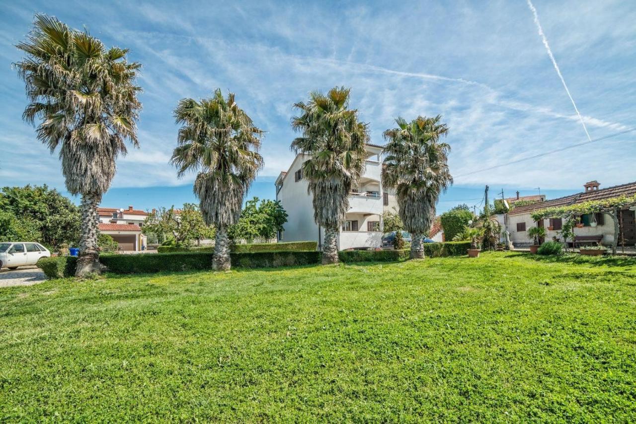Apartments And Rooms Ana Pomer 217 Bagian luar foto