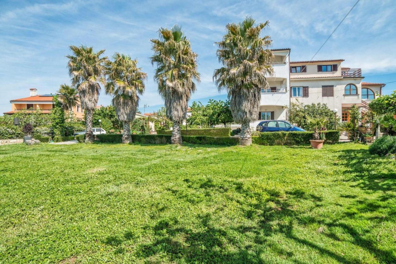 Apartments And Rooms Ana Pomer 217 Bagian luar foto