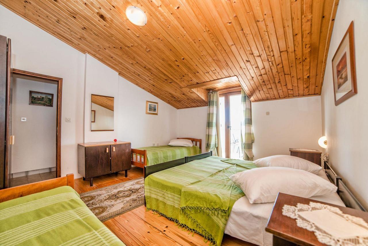 Apartments And Rooms Ana Pomer 217 Bagian luar foto