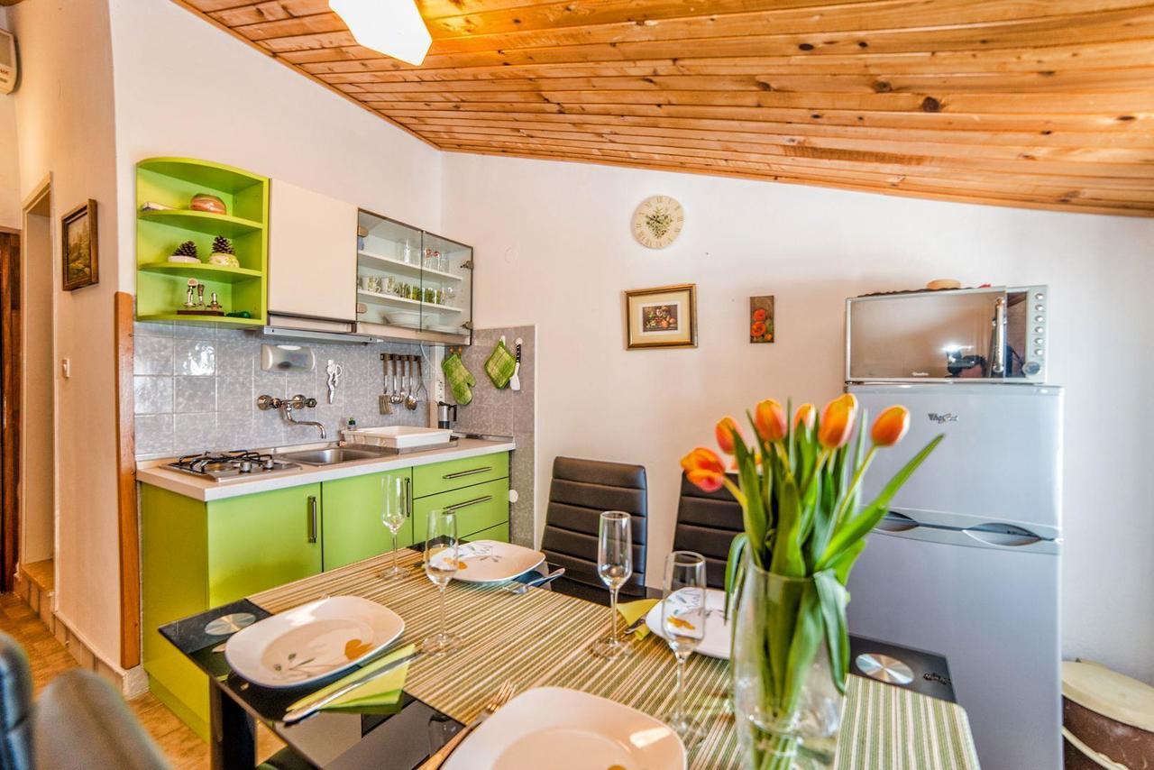 Apartments And Rooms Ana Pomer 217 Bagian luar foto