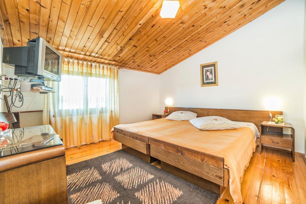 Apartments And Rooms Ana Pomer 217 Bagian luar foto