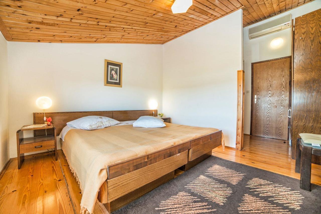 Apartments And Rooms Ana Pomer 217 Bagian luar foto