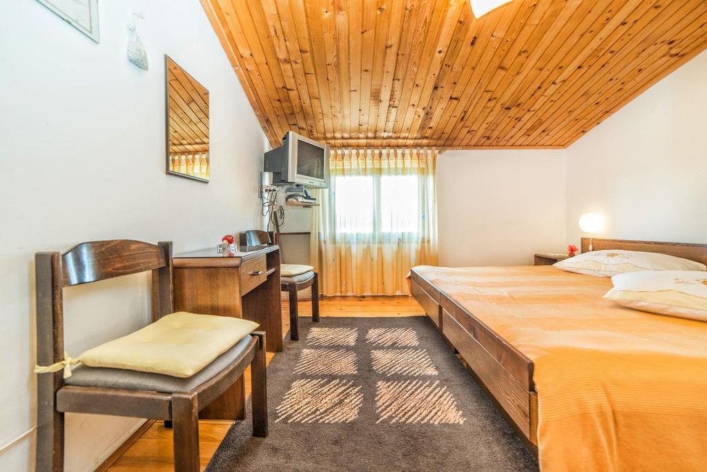 Apartments And Rooms Ana Pomer 217 Bagian luar foto