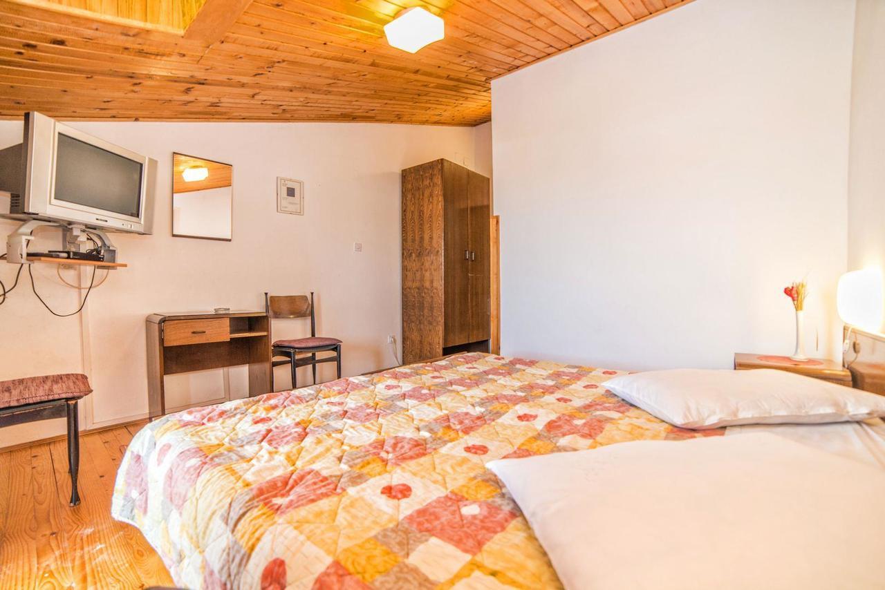 Apartments And Rooms Ana Pomer 217 Bagian luar foto