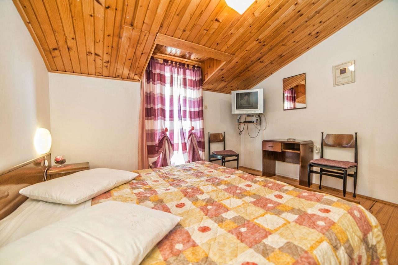 Apartments And Rooms Ana Pomer 217 Bagian luar foto